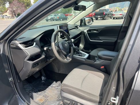 Used 2024 Toyota RAV4 XLE AWD/4WD image 10
