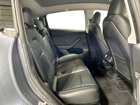 Certified 2023 Tesla Model Y AWD image 11