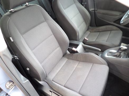 Used 2011 Volkswagen Golf 4-Door image 25