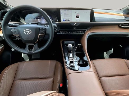 Used 2025 Toyota Crown Signia AWD/4WD image 15
