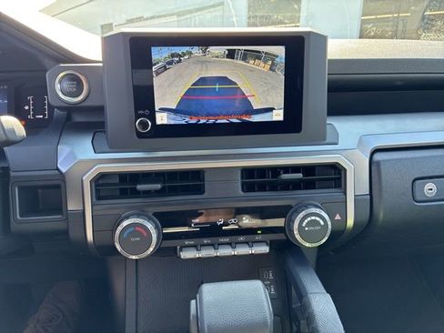 Used 2025 Toyota 4Runner SR5 AWD/4WD image 3