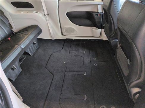 Used 2020 Chrysler Pacifica Touring-L w/ Advanced Safetytec Group image 20