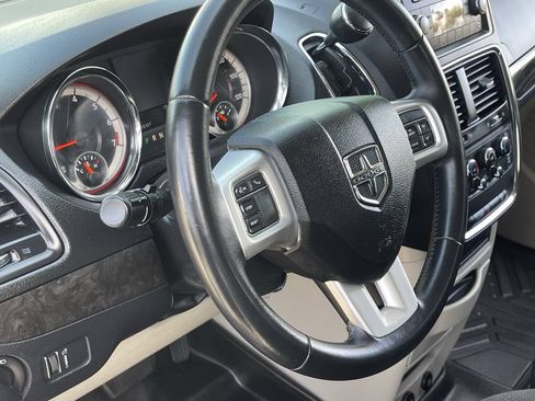 Used 2017 Dodge Grand Caravan SE w/ UConnect Hands-Free Group FWD image 22
