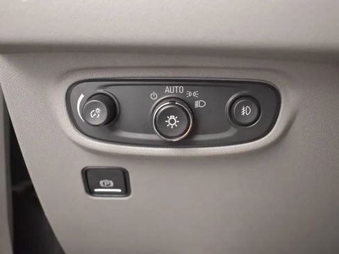 Used 2024 GMC Terrain SLT image 22