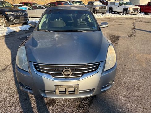 Used 2010 Nissan Altima 2.5 S w/ Premium Audio Pkg image 2