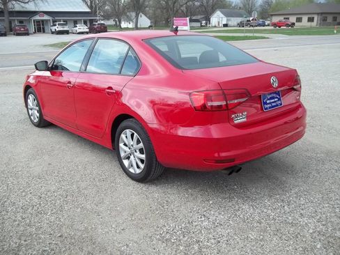Used 2015 Volkswagen Jetta SE FWD image 2