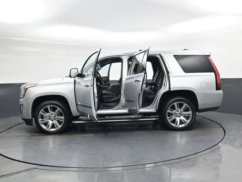 Used 2019 Cadillac Escalade Premium Luxury image 40