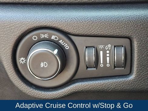 Used 2020 Chrysler Pacifica Limited FWD image 9