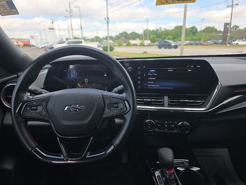 Used 2025 Chevrolet Trax RS w/ Driver Confidence Package FWD image 11
