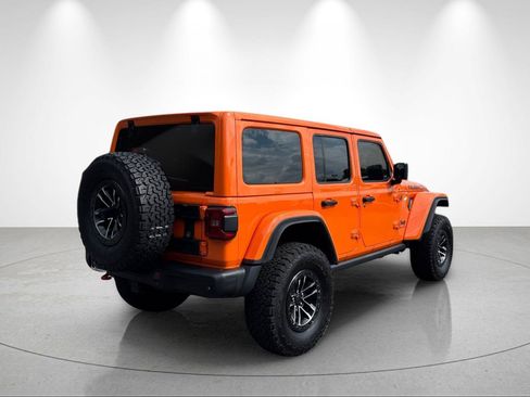 Used 2025 Jeep Wrangler Unlimited Rubicon AWD/4WD image 5