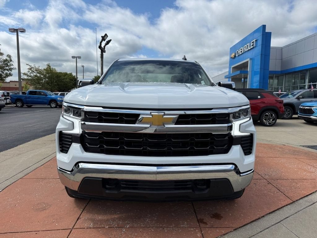 Used 2024 Chevrolet Silverado 1500 LT AWD/4WD image 2