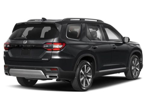New 2025 Honda Pilot Touring image 2