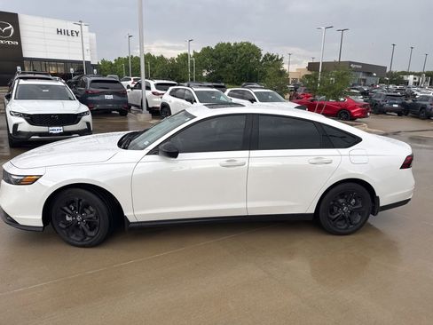 Used 2025 Honda Accord SE image 16