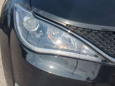 Used 2019 Chrysler Pacifica Touring-L FWD image 10
