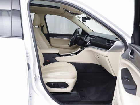 Used 2022 Jeep Grand Cherokee Limited image 19