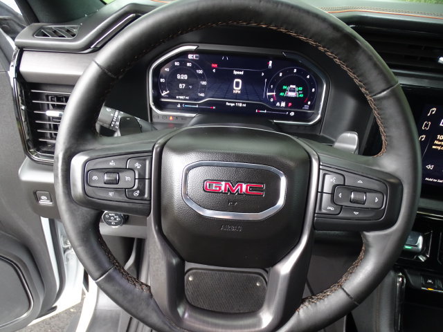 Used 2024 GMC Sierra 1500 AT4 w/ Technology Package AWD/4WD image 6