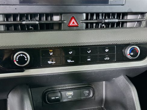 Used 2025 Kia Sportage LX FWD image 23