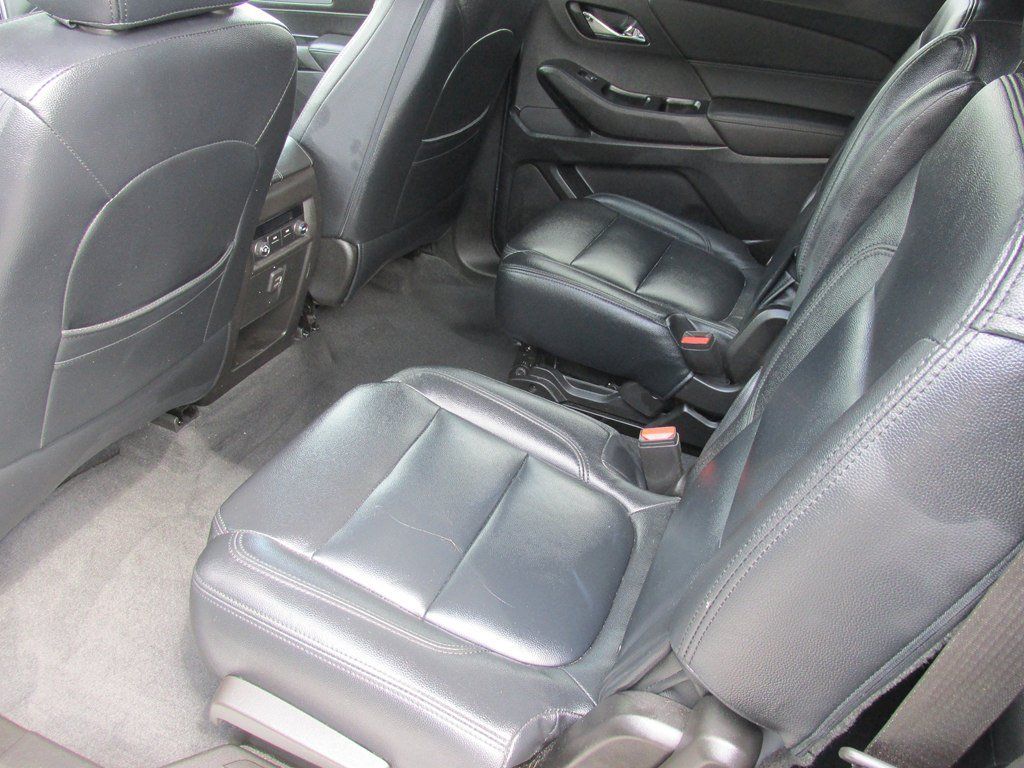 Used 2022 Chevrolet Traverse LT FWD image 10