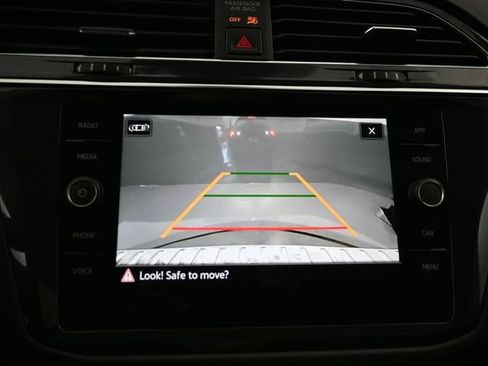 Used 2023 Volkswagen Tiguan SE w/ Panoramic Sunroof Package FWD image 19