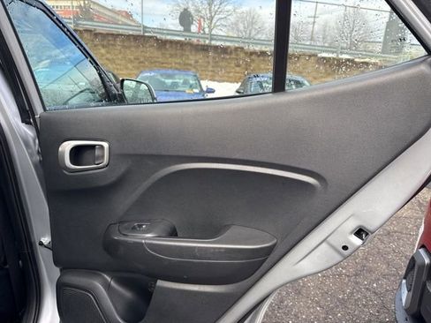 Used 2022 Hyundai Venue SEL w/ Cargo Package image 26