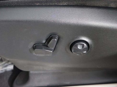 Used 2023 Chrysler Pacifica Touring-L FWD image 27