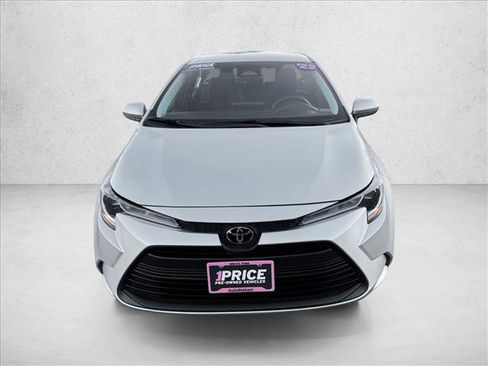 Used 2023 Toyota Corolla LE image 2