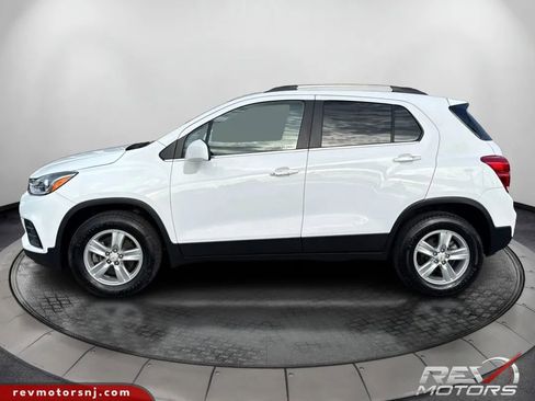 Used 2018 Chevrolet Trax LT w/ LT Convenience Package AWD/4WD image 2