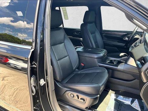 Used 2023 Chevrolet Suburban LT RWD image 9