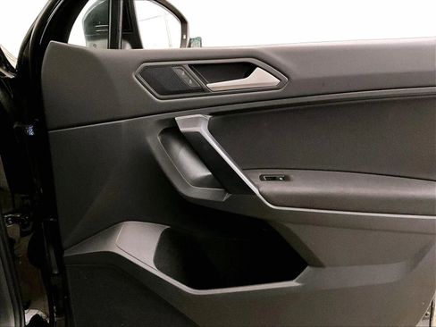 Used 2021 Volkswagen Tiguan S FWD image 23