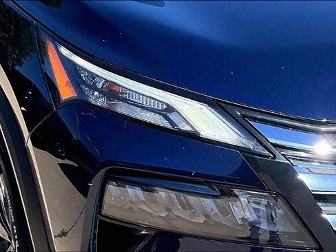 Used 2025 Nissan Rogue SV AWD/4WD image 33