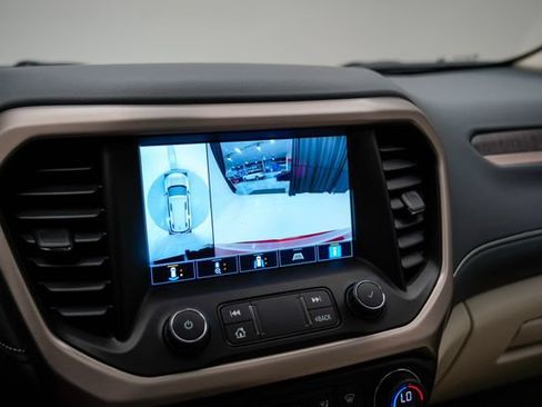 Used 2023 GMC Acadia Denali w/ Denali Technology Package AWD/4WD image 4