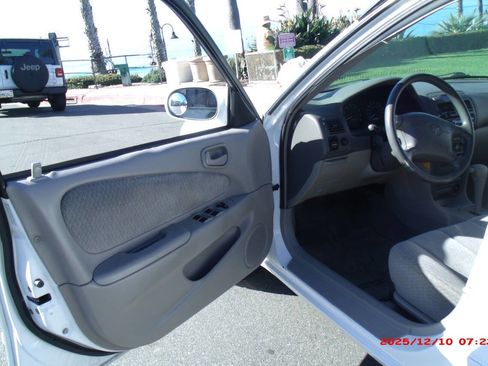 Used 2002 Toyota Corolla LE image 10