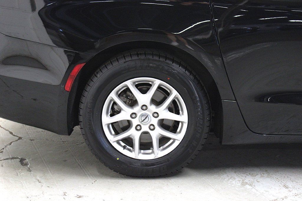 Certified 2024 Chrysler Pacifica Touring-L FWD image 42