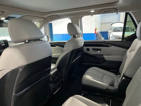 Used 2023 Honda Pilot Touring image 17