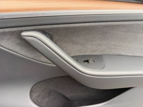Used 2023 Tesla Model Y AWD image 32