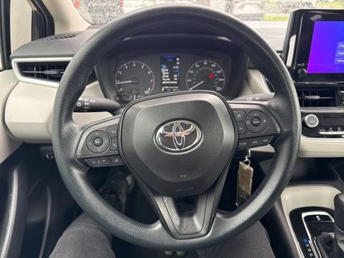 Used 2025 Toyota Corolla LE FWD image 14