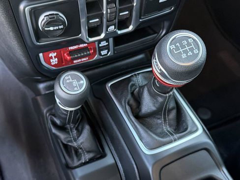 Used 2026 Jeep Wrangler Unlimited Rubicon AWD/4WD image 31