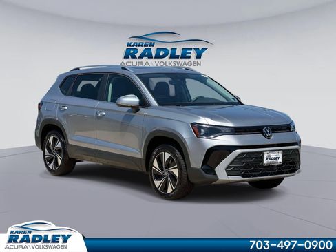 Used 2025 Volkswagen Taos SE AWD/4WD image 1