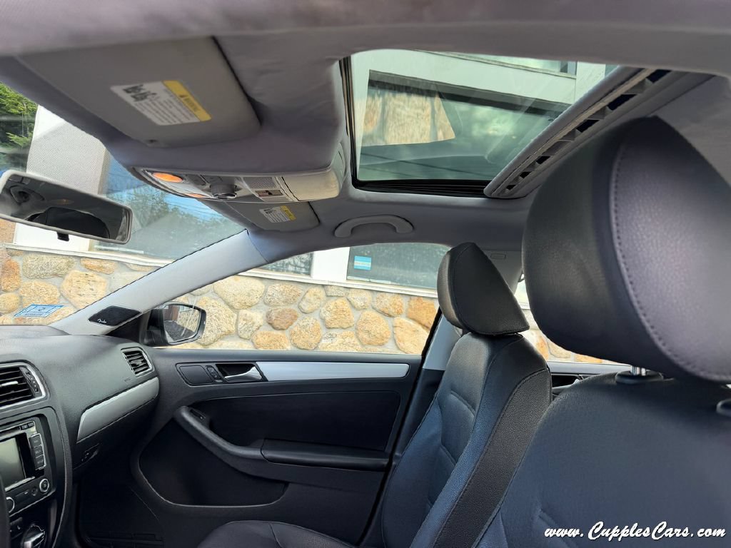 Used 2012 Volkswagen Jetta SEL FWD image 6
