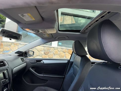 Used 2012 Volkswagen Jetta SEL FWD image 6