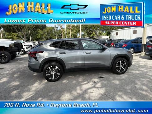 Used 2025 Chevrolet Trax RS w/ Driver Confidence Package FWD image 11