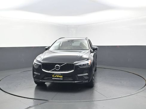 Used 2022 Volvo XC60 B5 Momentum w/ Protection Package Premier AWD/4WD image 5