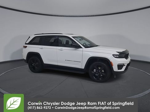 Certified 2025 Jeep Grand Cherokee Limited w/ Black Appearance Package AWD/4WD image 17