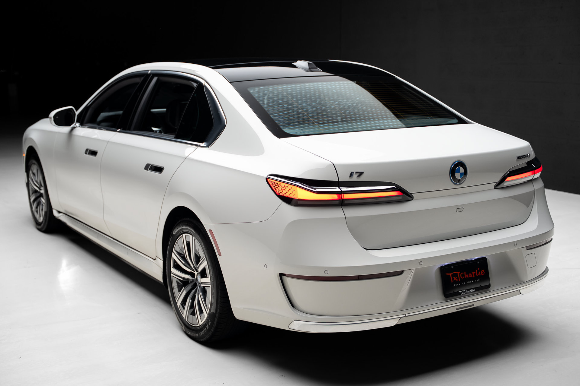 Used 2024 BMW i7 eDrive50 w/ Executive Package RWD image 24