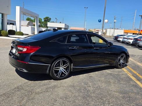 Used 2021 Honda Accord Touring image 14