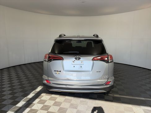 Used 2018 Toyota RAV4 XLE FWD image 9