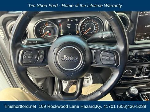 Used 2022 Jeep Gladiator Overland AWD/4WD image 18