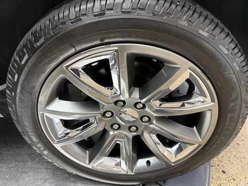 Used 2017 Chevrolet Suburban Premier image 27