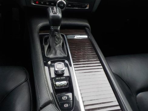 Used 2018 Volvo S90 T5 Momentum image 16