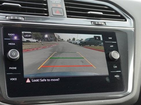 Used 2022 Volkswagen Tiguan SEL R-Line image 25